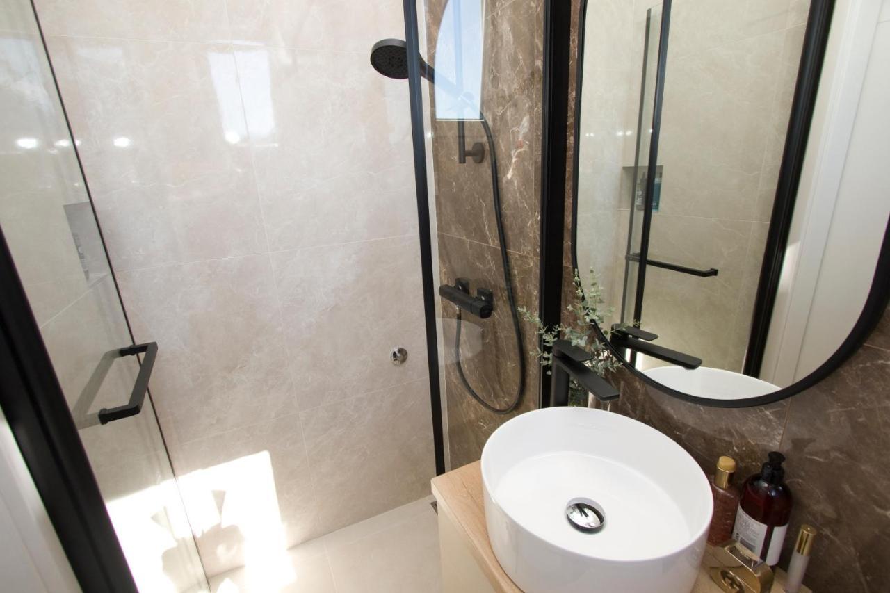 Apartma Leo-marin *